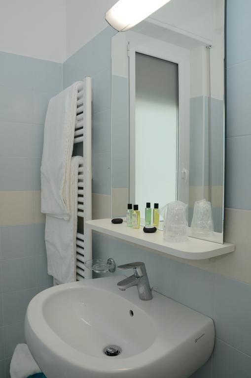 Hotel Lido Mazzini Loano Habitación foto